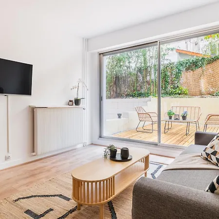 Flat Rue D'assas Private Garden Apartment Paris